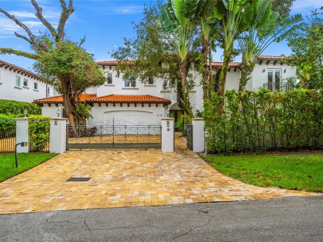 Home for sale at 5770 La Luneta Ave - photo 5552077