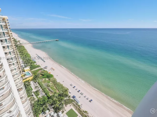 2-bedroom condo for rent in Sunny Isles Beach - 16047 Collins Ave 2602 - MondialRealty