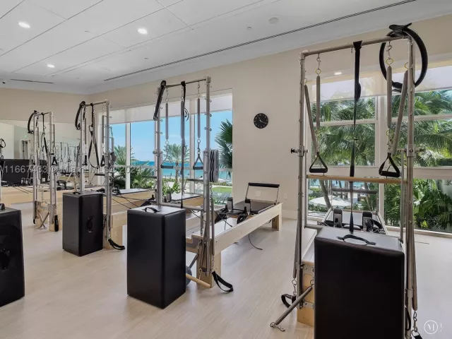 2-bedroom condo for rent in Sunny Isles Beach - 16047 Collins Ave 2602 - MondialRealty