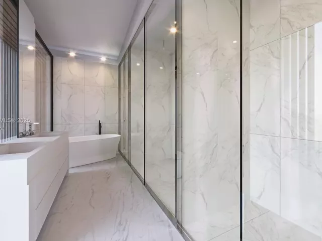 5-bedroom home for sale in Sunny Isles Beach - 262 189th Ter - MondialRealty