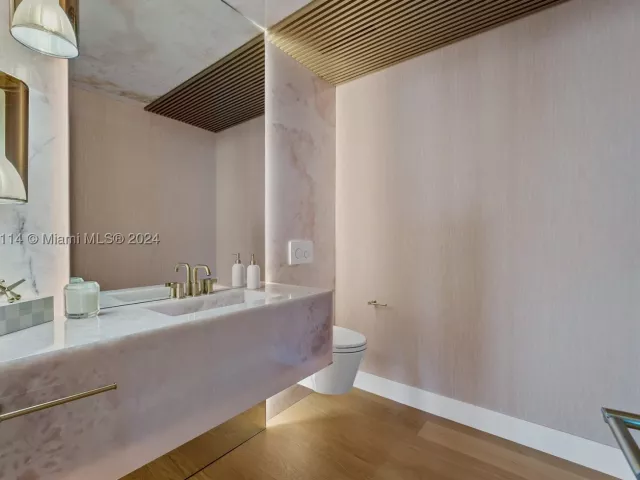 5-bedroom condo for sale in Miami Beach - 5242 Fisher Island Dr 5242 - MondialRealty