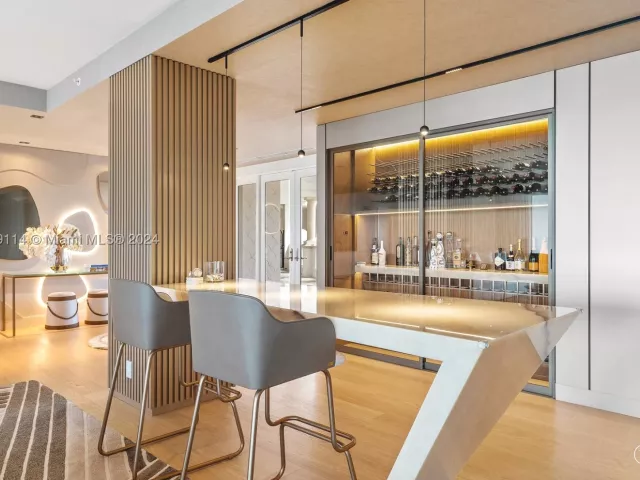 5-bedroom condo for sale in Miami Beach - 5242 Fisher Island Dr 5242 - MondialRealty