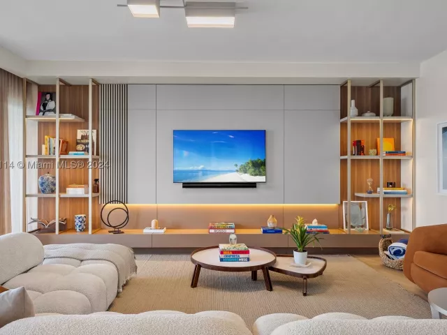 5-bedroom condo for sale in Miami Beach - 5242 Fisher Island Dr 5242 - MondialRealty