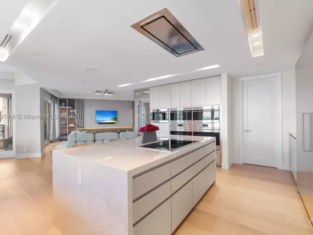 5-bedroom condo for sale in Miami Beach - 5242 Fisher Island Dr 5242 - MondialRealty