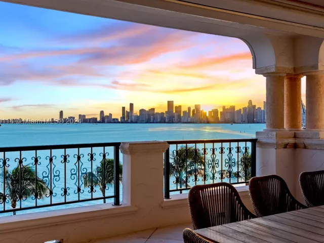 5-bedroom condo for sale in Miami Beach - 5242 Fisher Island Dr 5242 - MondialRealty