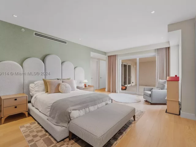 5-bedroom condo for sale in Miami Beach - 5242 Fisher Island Dr 5242 - MondialRealty