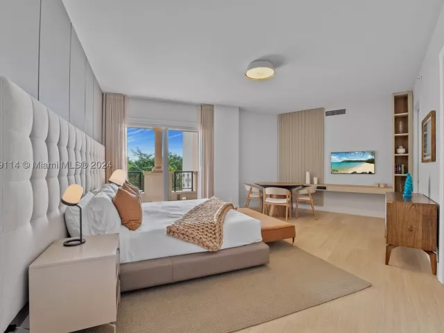 5-bedroom condo for sale in Miami Beach - 5242 Fisher Island Dr 5242 - MondialRealty