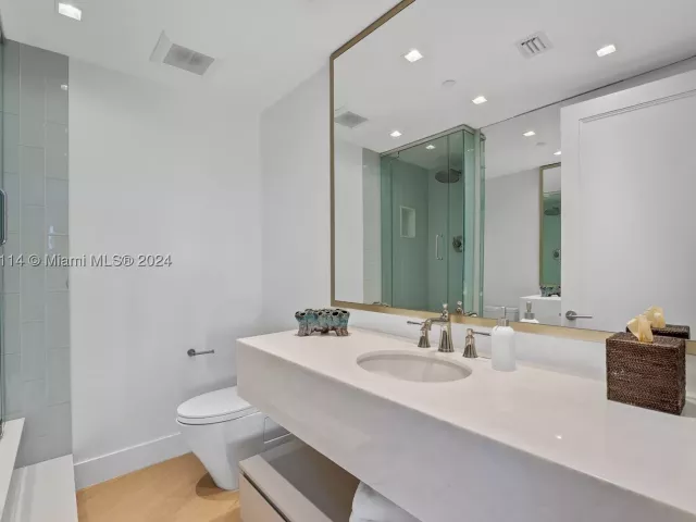 5-bedroom condo for sale in Miami Beach - 5242 Fisher Island Dr 5242 - MondialRealty