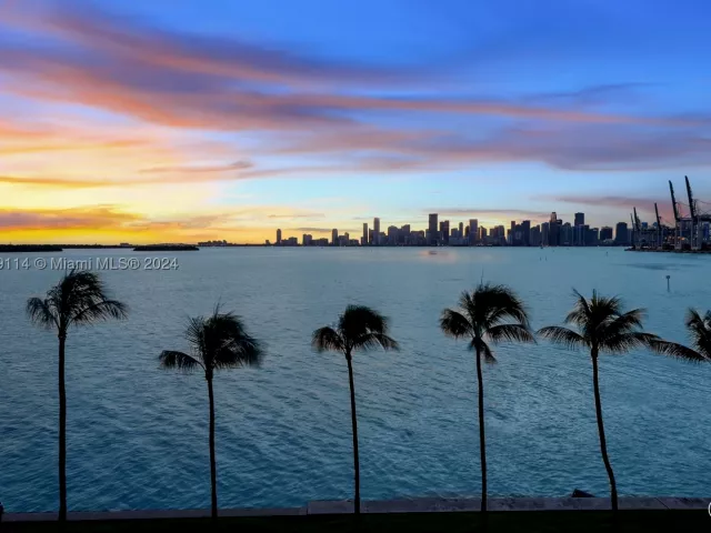 5-bedroom condo for sale in Miami Beach - 5242 Fisher Island Dr 5242 - MondialRealty