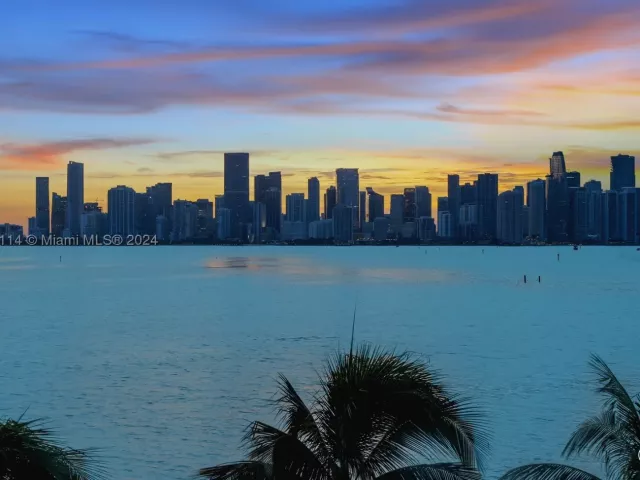 5-bedroom condo for sale in Miami Beach - 5242 Fisher Island Dr 5242 - MondialRealty
