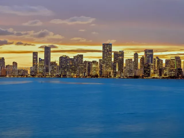 5-bedroom condo for sale in Miami Beach - 5242 Fisher Island Dr 5242 - MondialRealty
