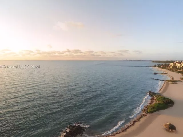 5-bedroom condo for sale in Miami Beach - 5242 Fisher Island Dr 5242 - MondialRealty