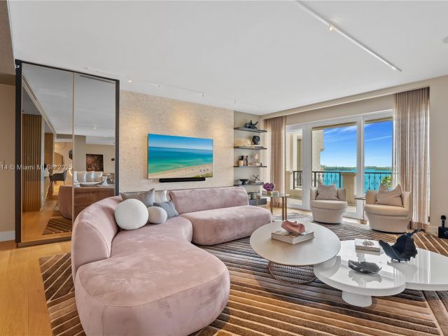 Apartment for sale  Unit #5242 - photo 5693011