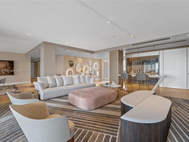 Apartment for sale  Unit #5242 - photo 5693014