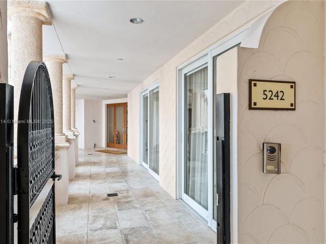 Apartment for sale  Unit #5242 - photo 5693016