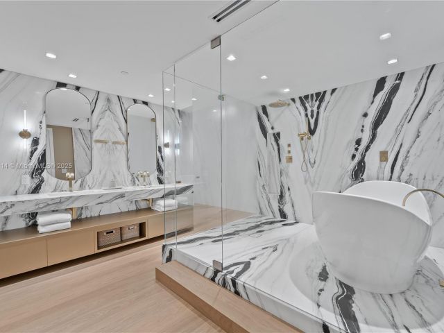 Apartment for sale  Unit #5242 - photo 5693022