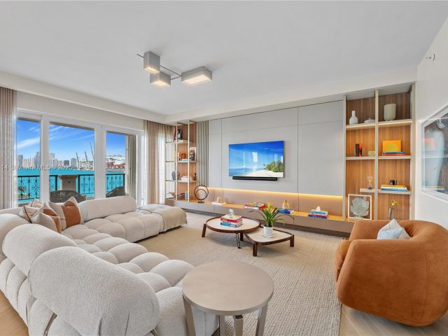 Apartment for sale  Unit #5242 - photo 5693026