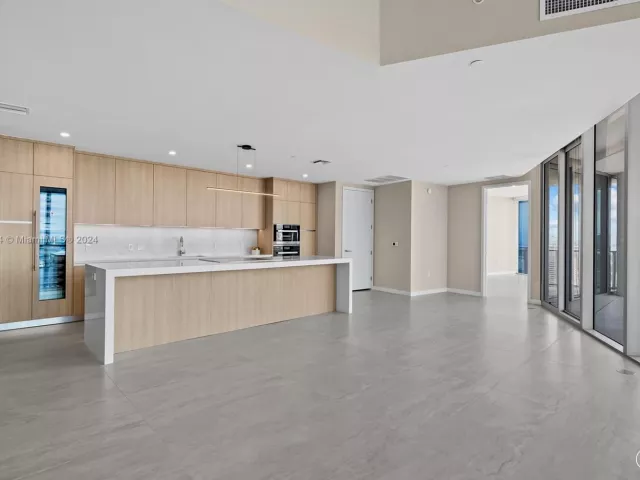 4-bedroom condo for sale in Miami - 851 NE 1st Ave PH 5412 - MondialRealty
