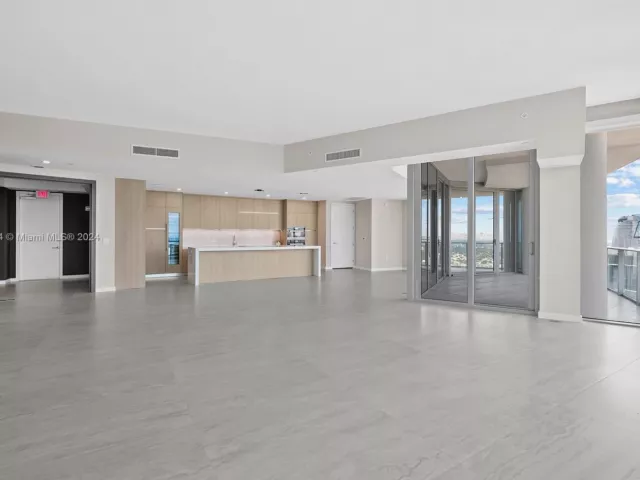 4-bedroom condo for sale in Miami - 851 NE 1st Ave PH 5412 - MondialRealty
