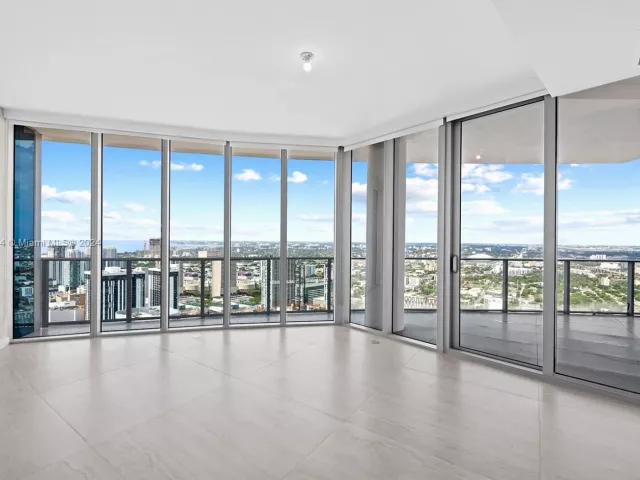4-bedroom condo for sale in Miami - 851 NE 1st Ave PH 5412 - MondialRealty