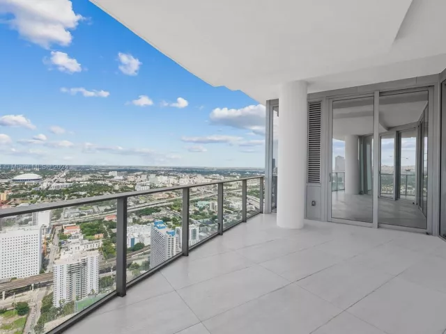 4-bedroom condo for sale in Miami - 851 NE 1st Ave PH 5412 - MondialRealty