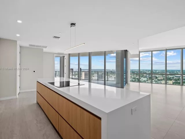 4-bedroom condo for sale in Miami - 851 NE 1st Ave PH 5412 - MondialRealty