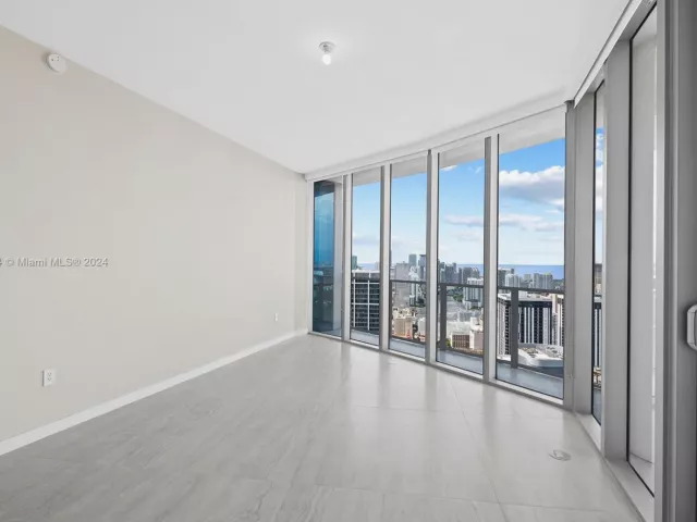 4-bedroom condo for sale in Miami - 851 NE 1st Ave PH 5412 - MondialRealty