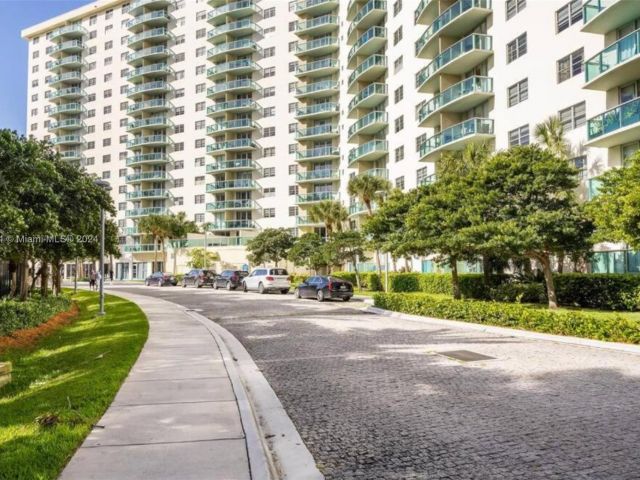 Apartment for sale  Unit #207 - photo 5648338