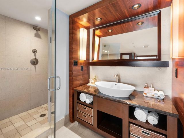 Apartment for rent  Unit # - photo 5683353