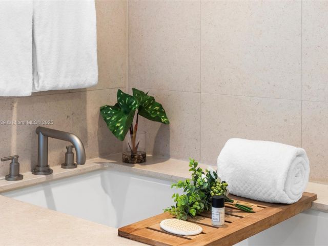 Apartment for rent  Unit # - photo 5683354