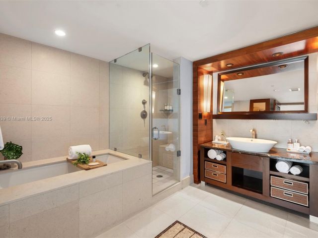 Apartment for rent  Unit # - photo 5683355