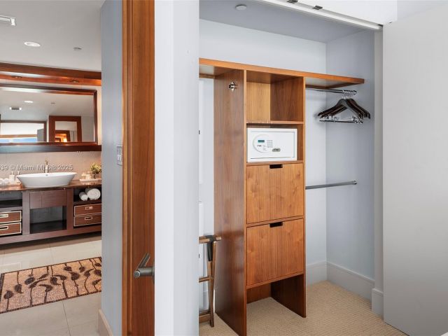 Apartment for rent  Unit # - photo 5683356