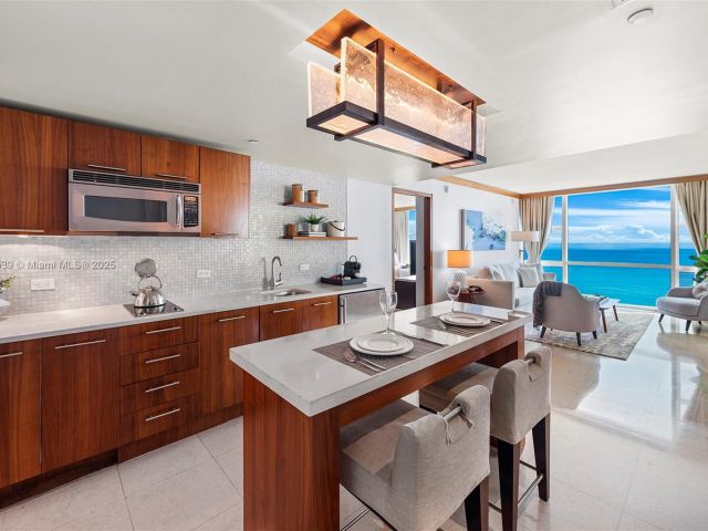 Apartment for rent  Unit # - photo 5683362