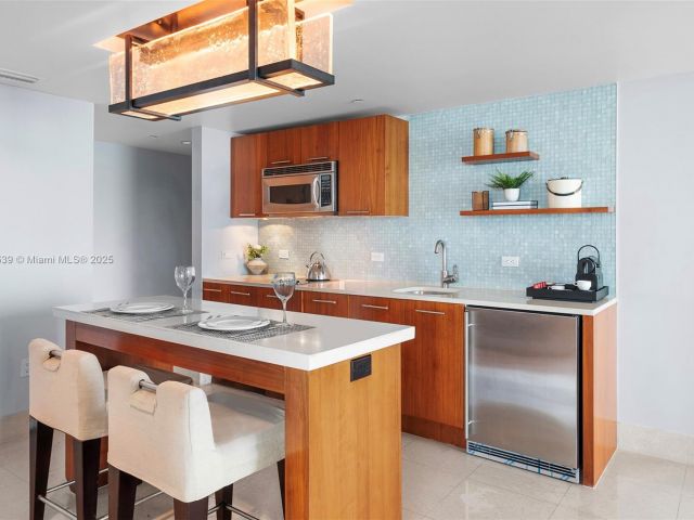 Apartment for rent  Unit # - photo 5683363