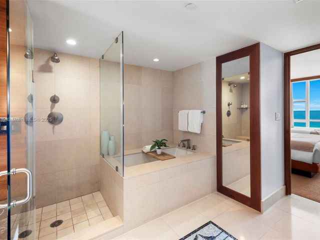 Apartment for rent  Unit # - photo 5683368