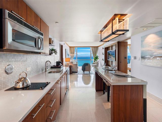 Apartment for rent  Unit # - photo 5683370