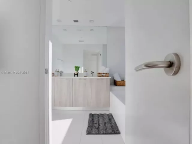 2-bedroom condo for rent in Miami - 501 NE 31st St 3709 - MondialRealty