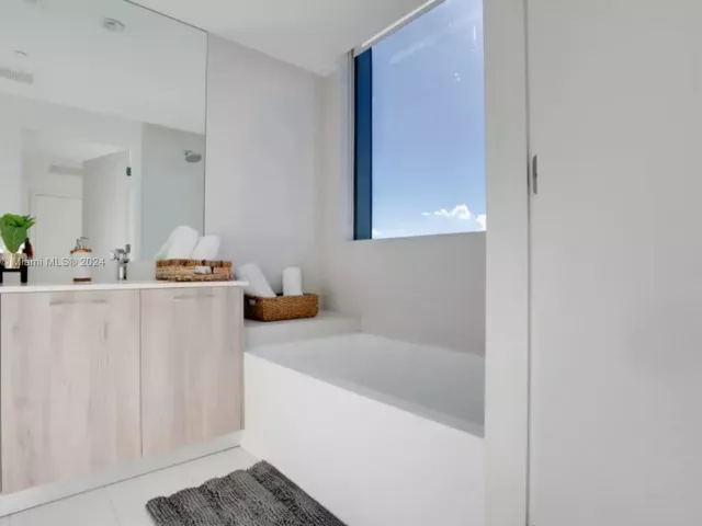 2-bedroom condo for rent in Miami - 501 NE 31st St 3709 - MondialRealty