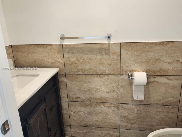 Home for rent at 413 SW 10th St - photo 5537850