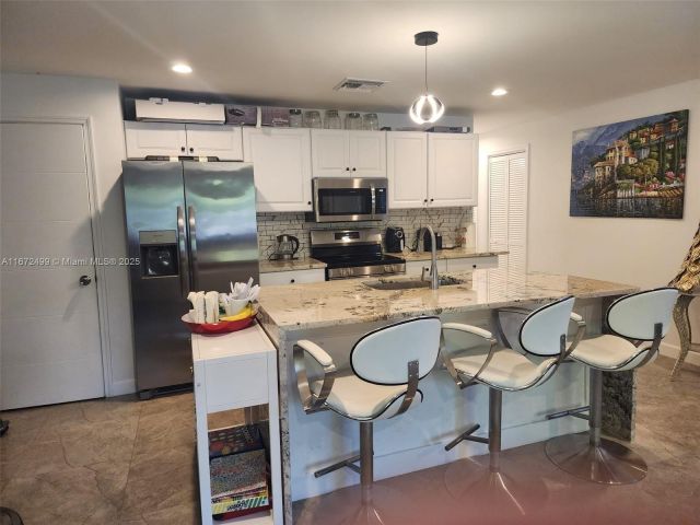 Home for rent at 413 SW 10th St - photo 7399142