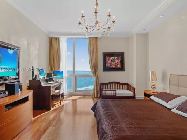 2-bedroom condo for rent in Bal Harbour - 10295 Collins Ave 1605 - MondialRealty