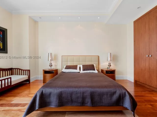 2-bedroom condo for rent in Bal Harbour - 10295 Collins Ave 1605 - MondialRealty