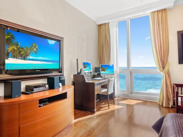 2-bedroom condo for rent in Bal Harbour - 10295 Collins Ave 1605 - MondialRealty