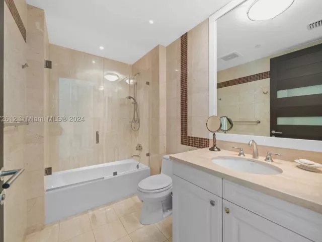 2-bedroom condo for rent in Bal Harbour - 10295 Collins Ave 1605 - MondialRealty