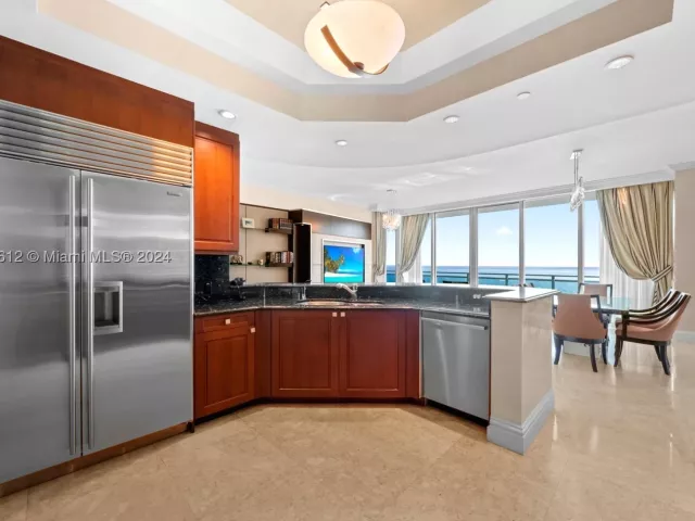 2-bedroom condo for rent in Bal Harbour - 10295 Collins Ave 1605 - MondialRealty