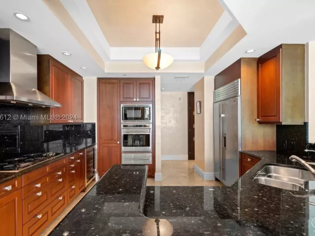 2-bedroom condo for rent in Bal Harbour - 10295 Collins Ave 1605 - MondialRealty