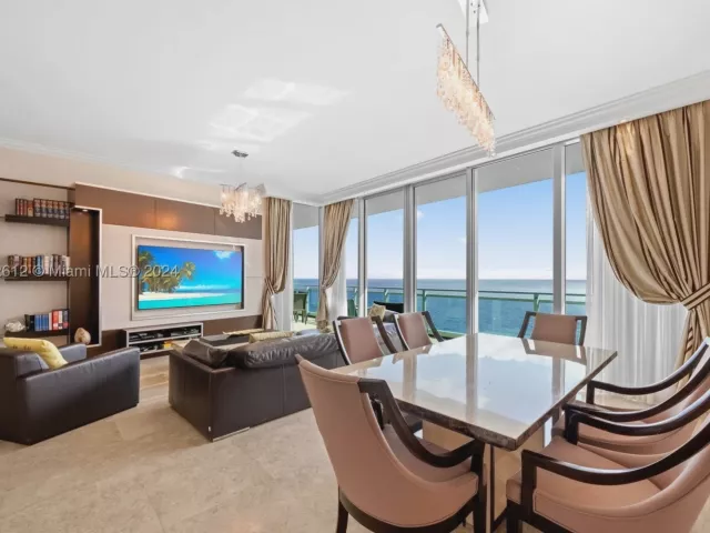 2-bedroom condo for rent in Bal Harbour - 10295 Collins Ave 1605 - MondialRealty