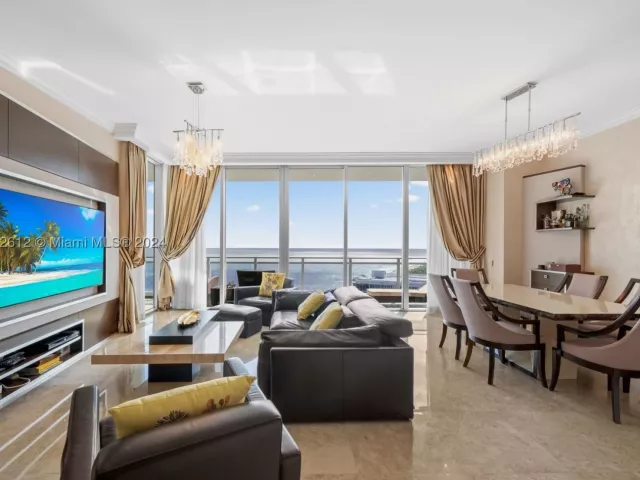 2-bedroom condo for rent in Bal Harbour - 10295 Collins Ave 1605 - MondialRealty