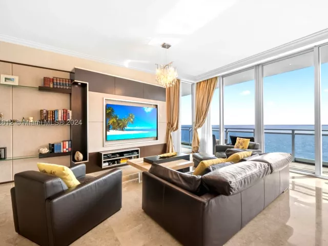 2-bedroom condo for rent in Bal Harbour - 10295 Collins Ave 1605 - MondialRealty