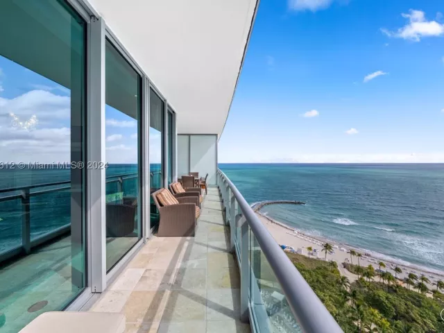 2-bedroom condo for rent in Bal Harbour - 10295 Collins Ave 1605 - MondialRealty